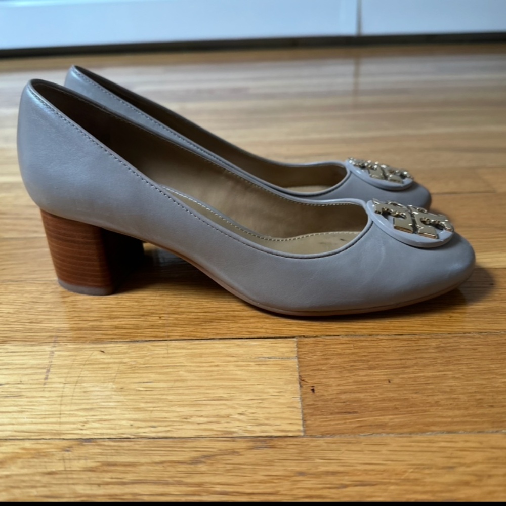 Tory Burch 'Claire' 50mm Round Toe Pump French Gray Leather